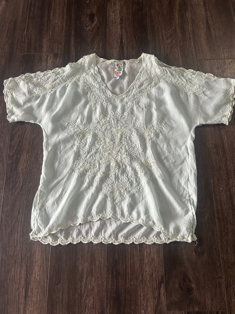 Johnny Was scalloped, cold shoulder, V-neck embroidered top. Size M